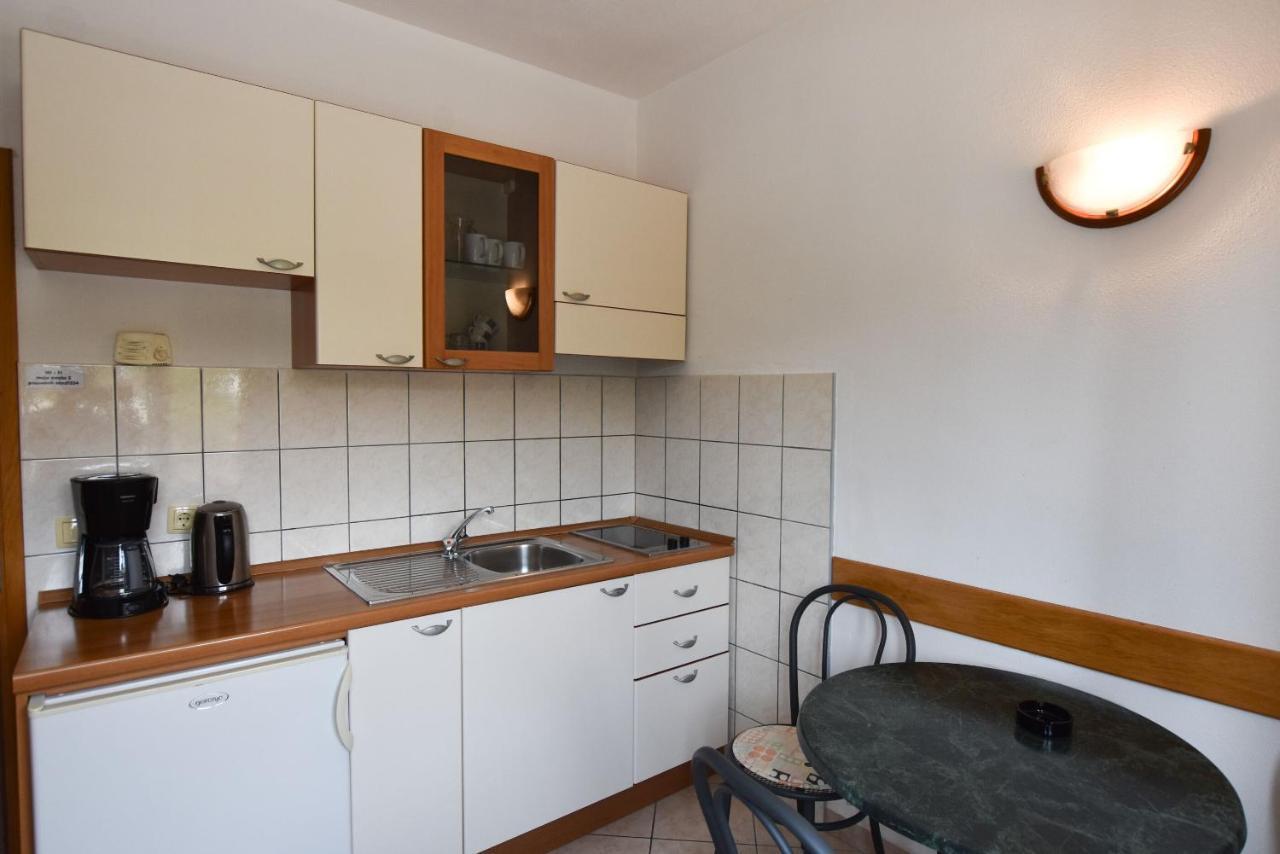 Apartments Karmen Primosten Bagian luar foto