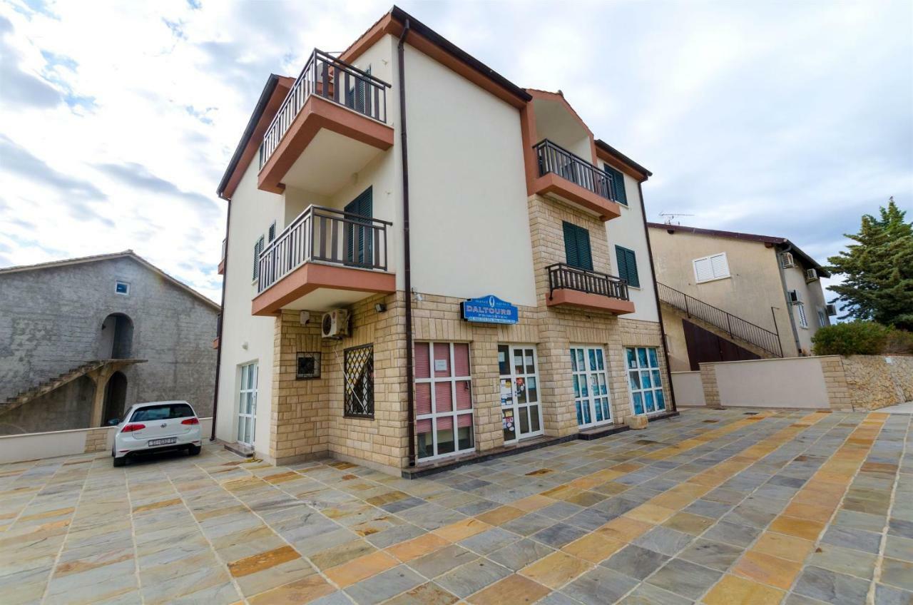 Apartments Karmen Primosten Bagian luar foto