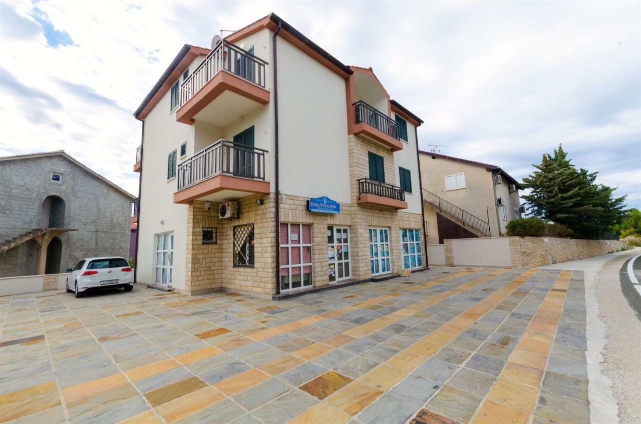 Apartments Karmen Primosten Bagian luar foto